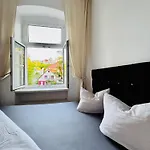 Simple 2-bedroom In Area Klosterneuburg