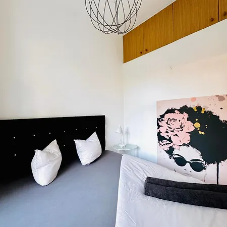 Simple 2-bedroom In Area Daire