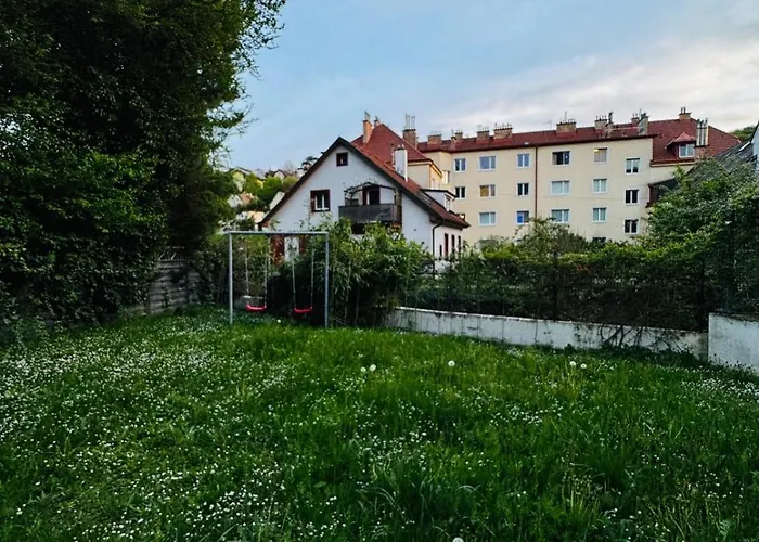 Simple 2-bedroom In Area Apartament *