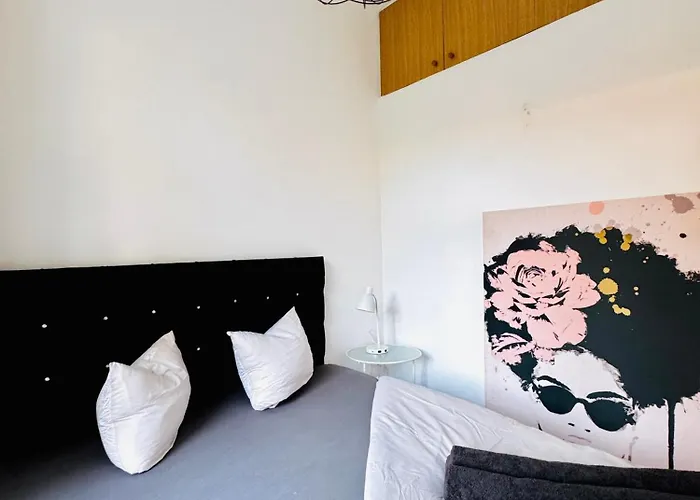 Simple 2-bedroom In Area Lägenhet